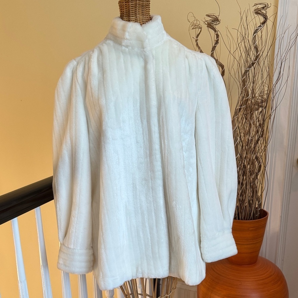 Borgessa By Casper Salevintage White Faux Fur Jacket